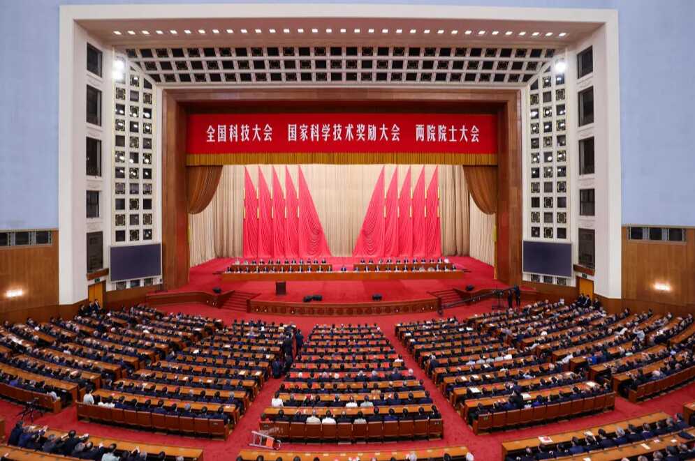 全国科技大会 国家科学技术奖励大会 两院院士大会在京召开 习近平为国家最高科学技术奖获得者等颁奖并发表重要讲话