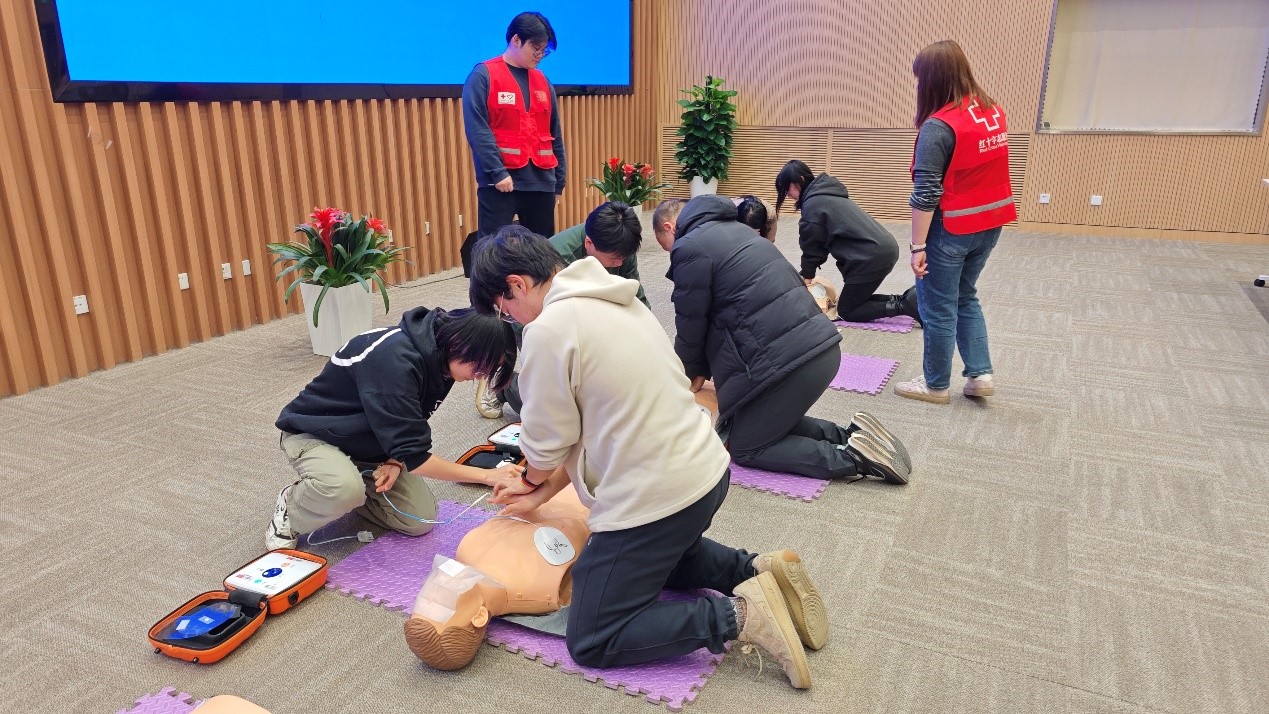 信工所举办“黄金四分钟·为生命护航”心肺复苏（CPR）与AED救护培训